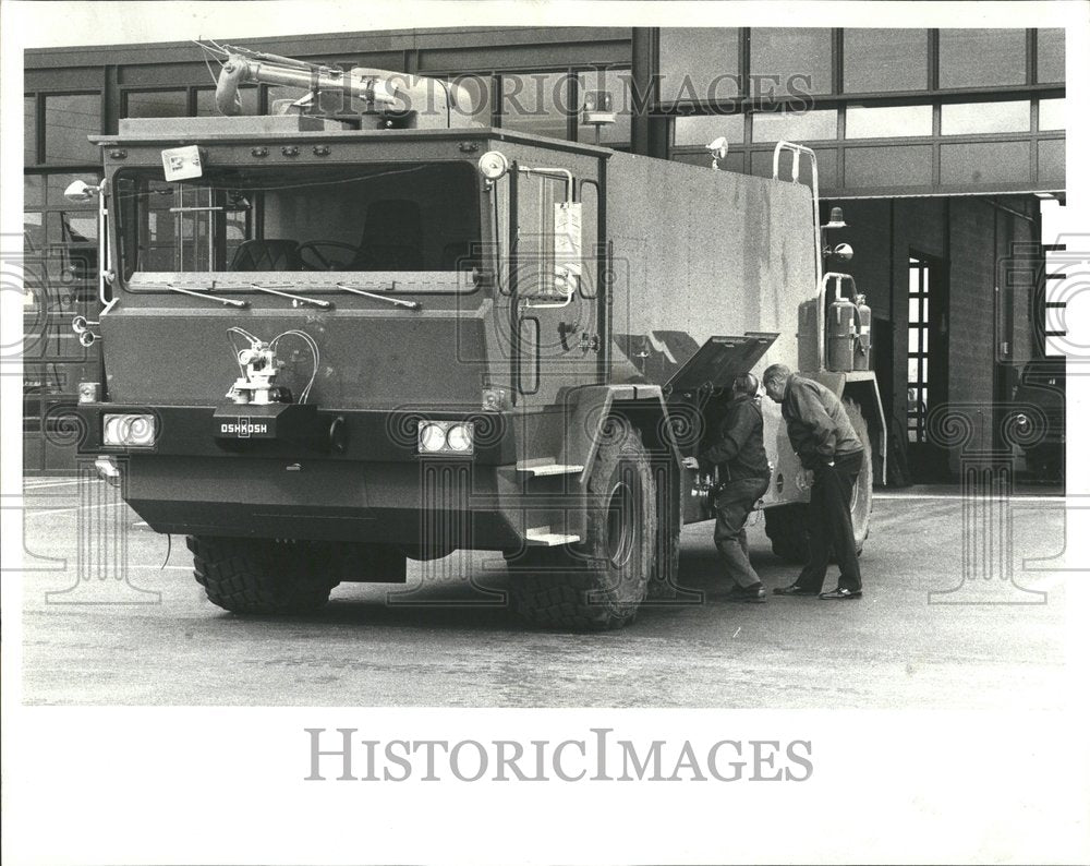 1980 Press Photo Frank Schlechter Chief Richard Fire - RRV43755- Historic Images