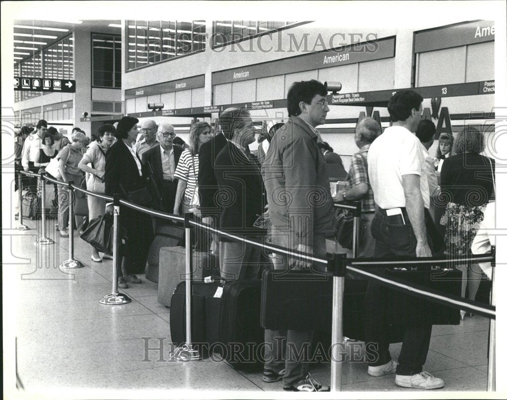 1991 Press Photo OHare Airport Crowded Ticket Lines - RRV43987