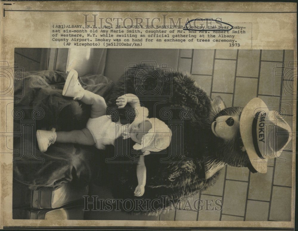 1973 Press Photo Smokey Bear Mascot Holding Child - RRV44097- Historic Images