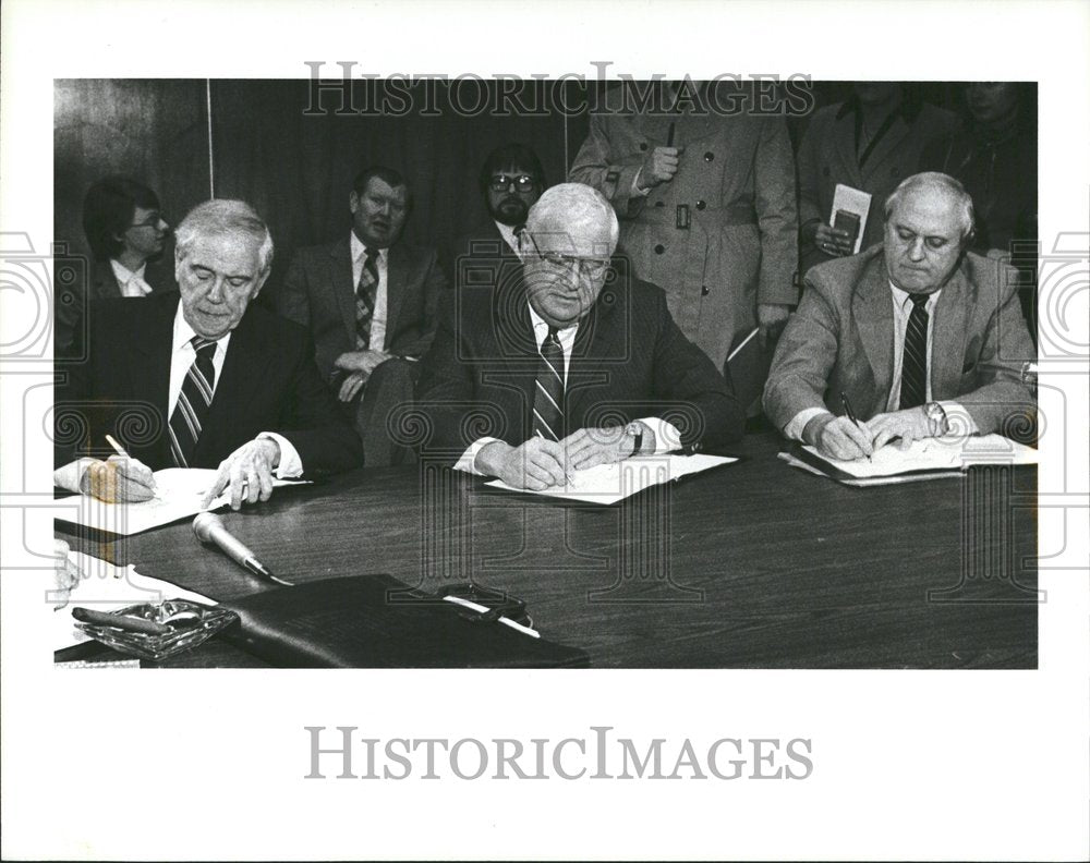 1984 Press Photo Chrysler and UAw Highland Park Labor - RRV47121- Historic Images