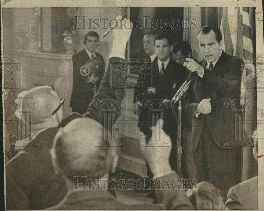 1969 Press Photo Nixon Reporters Conference Televised - RRV47787- Historic Images