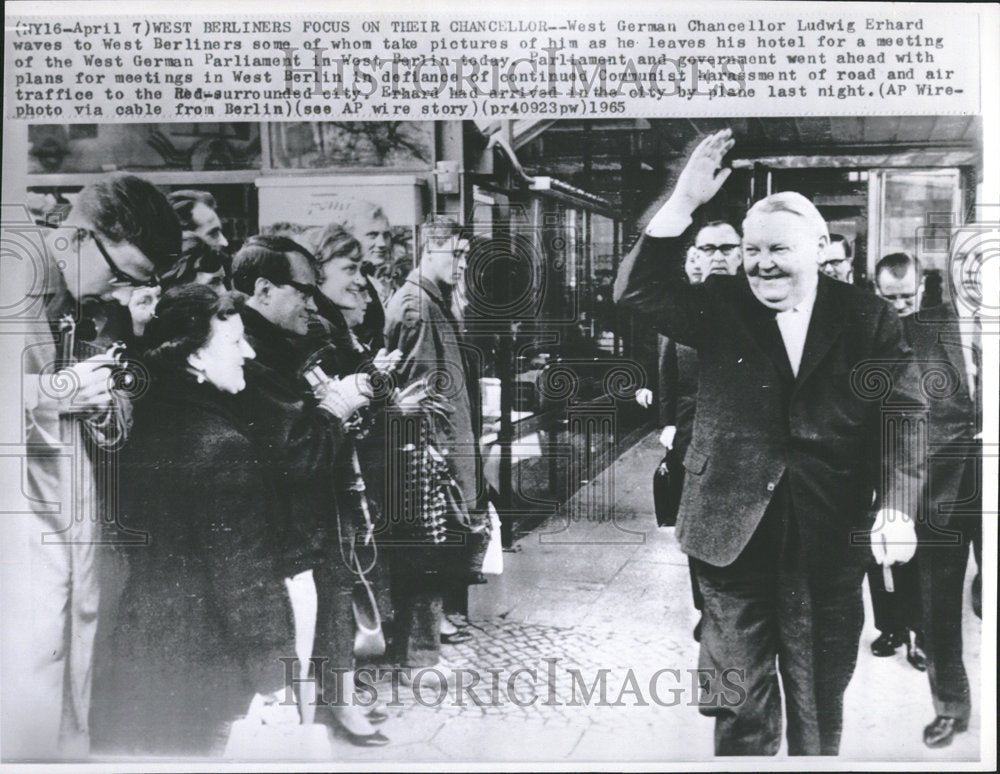 1965 Press Photo Chancellor Ludwig Erhard wave to crowd - RRV50879- Historic Images