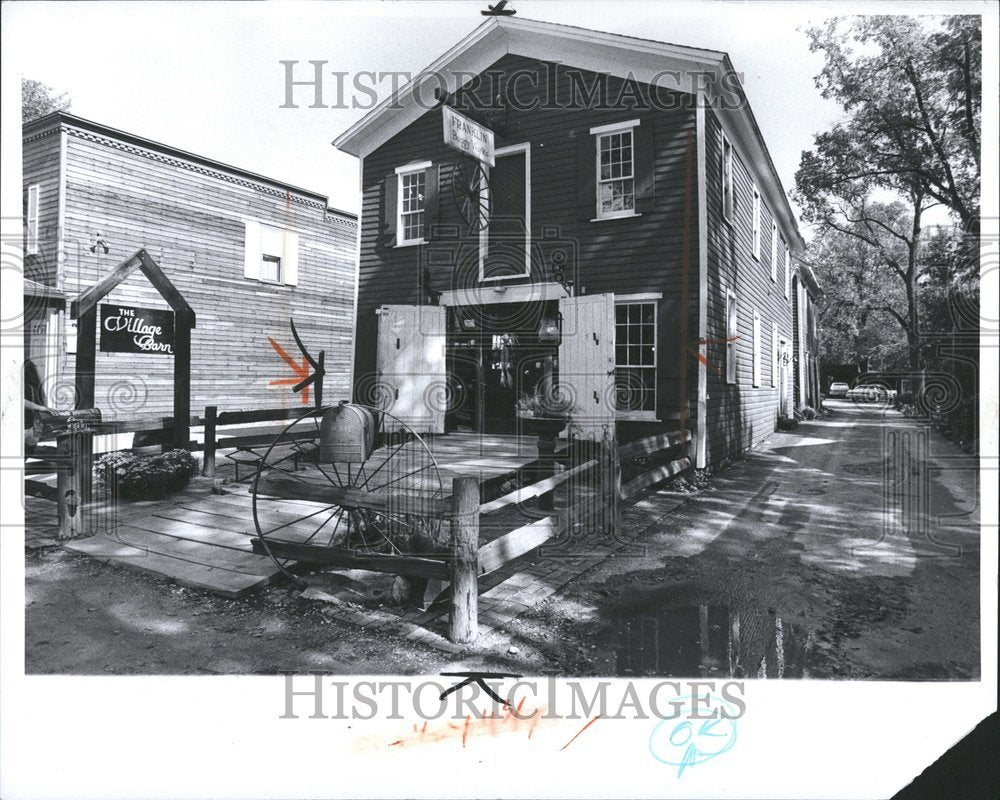 1977 Press Photo Village Barn Franklin Michigan - RRV51579- Historic Images