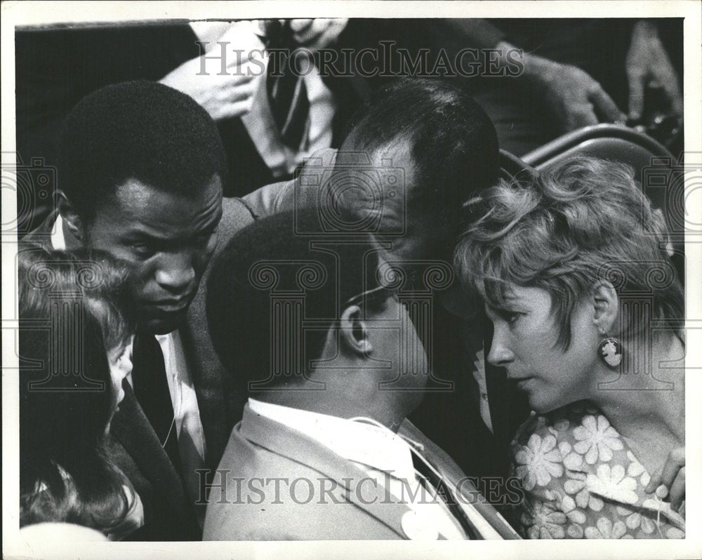 1968 Press Photo Shirley MacLaine Democratic Convention - RRV53917- Historic Images