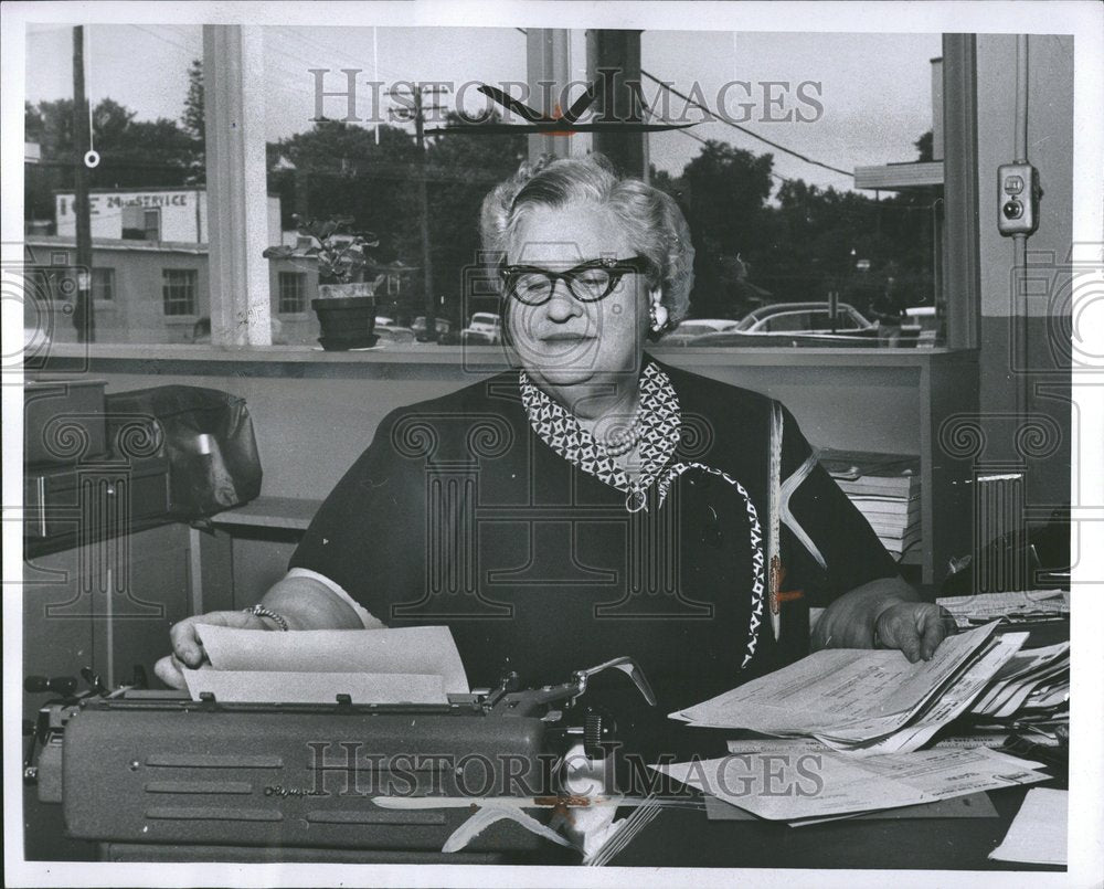 1958 Press Photo Dorces Walby One Woman Office Staff - RRV54205- Historic Images