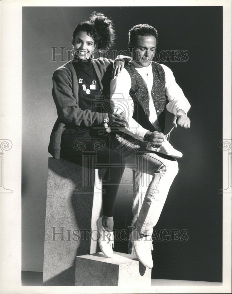 1989 Press Photo Rediscover red wool cardigan - RRV54591- Historic Images