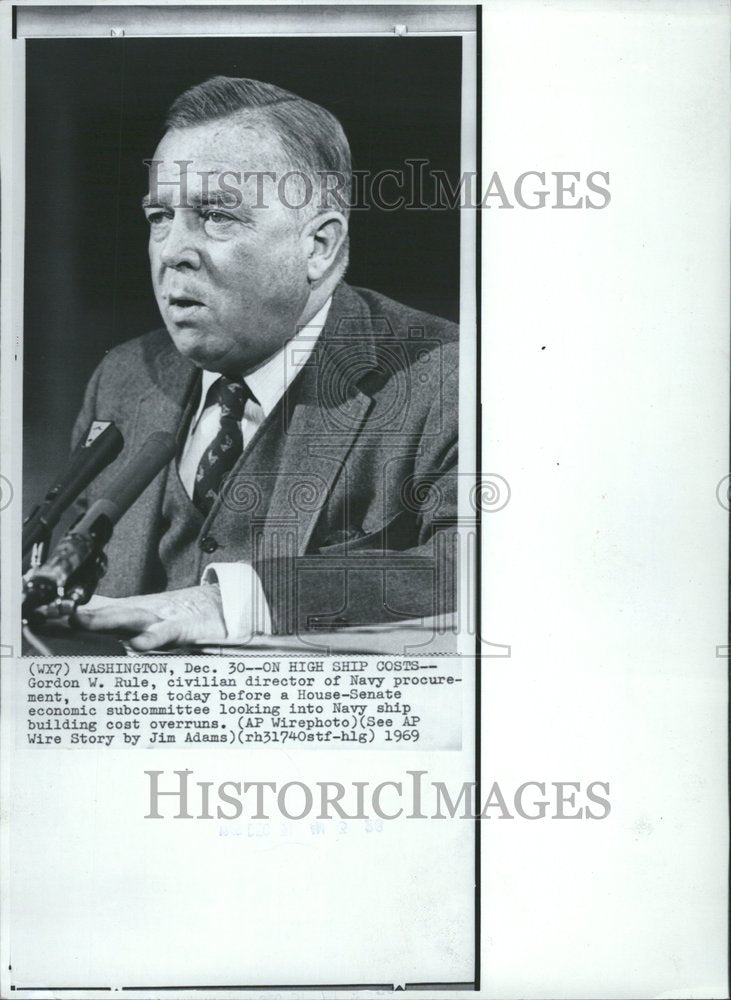 1969 Press Photo Gordon W Rule Civilian Director Navy - RRV55377- Historic Images