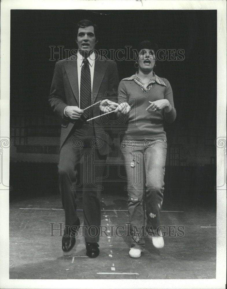 1974 Press Photo Lucie Arnaz John Gavin Seesaw - RRV56237- Historic Images