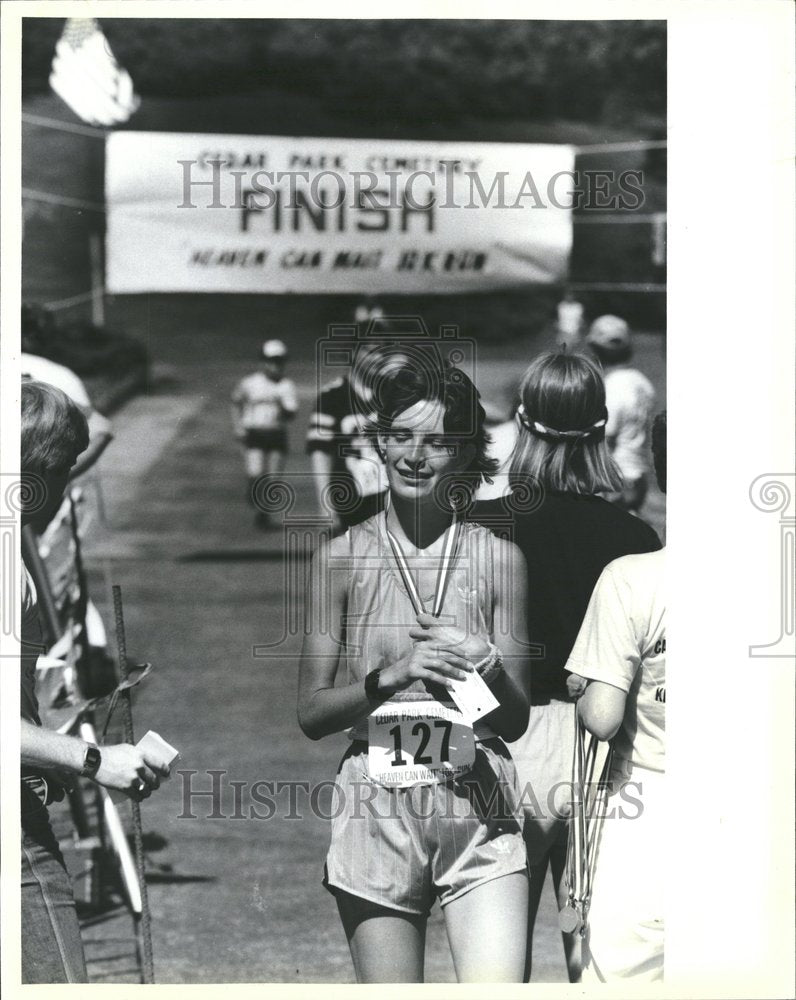 1984 Press Photo The Heaven can wait marathon - RRV56557- Historic Images