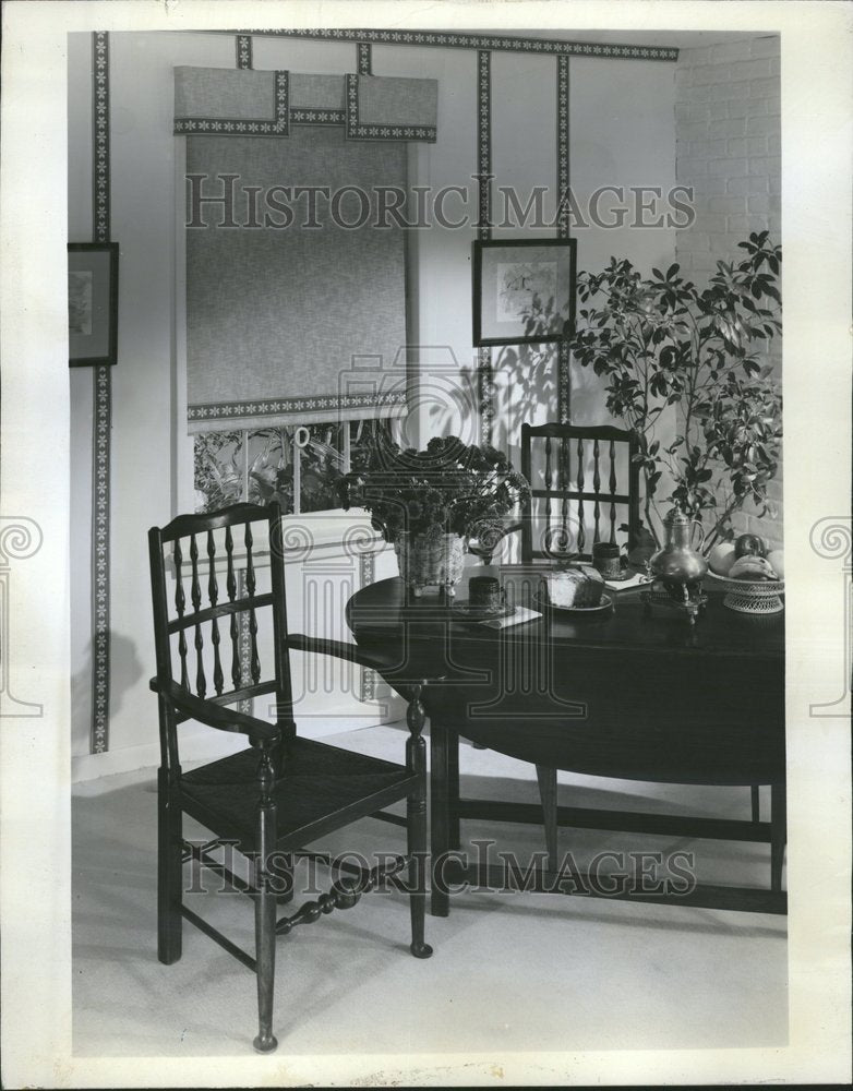 1970 Press Photo Woven Daisy Yellow Flowers Window Shad - RRV61013
