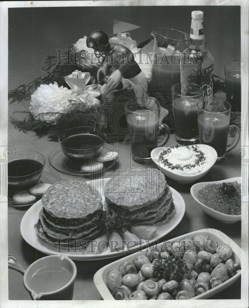 1970 Press Photo Blini Pregame Football Brunch - RRV62603- Historic Images