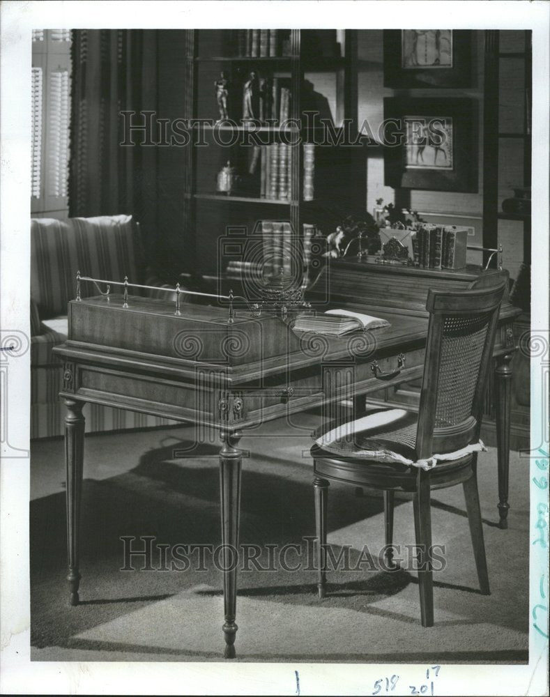 1977 Press Photo Contemporary roll top desk - RRV64009- Historic Images