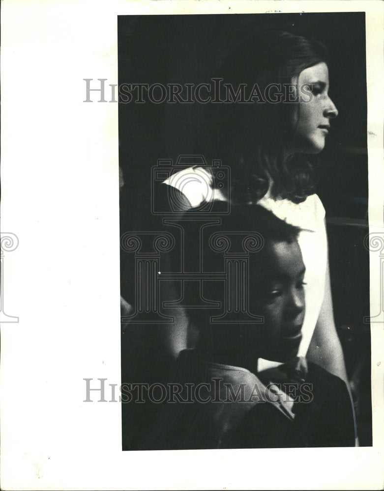 1965 Press Photo Renee Young &amp; Cassandra Myles Alligato - RRV64299- Historic Images