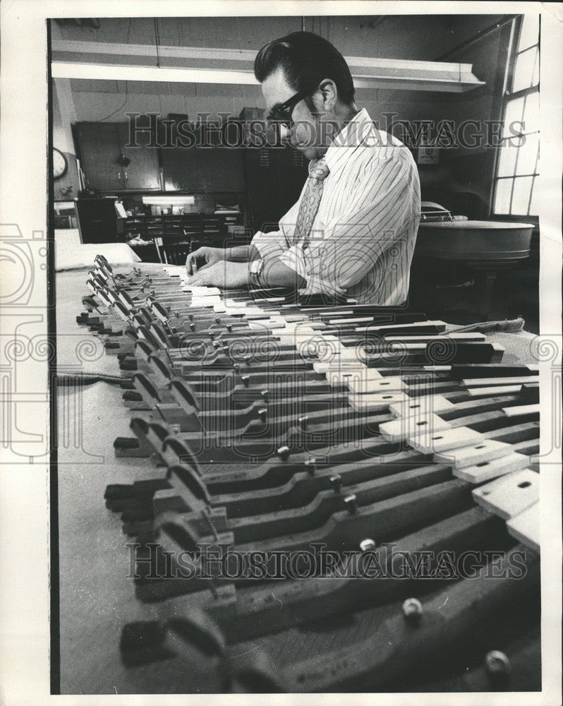 1976 Press Photo Kai Okada blind piano tuner - RRV64871- Historic Images