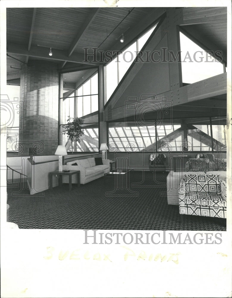 1974 Press Photo The Atrium Club's Spiral Staircase - RRV65151