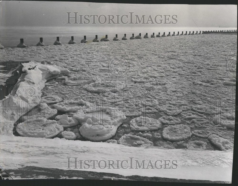 1959 Press Photo Mother Nature cool Lake Michigan Cook - RRV67383- Historic Images