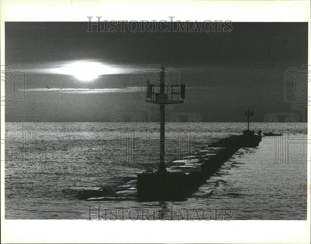 1983 Press Photo Sunrise Serenade bird Michigan Oak St - RRV67747- Historic Images