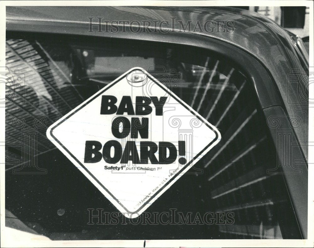 1986 Press Photo Baby Board Safety Puts Children Sign - RRV67863- Historic Images