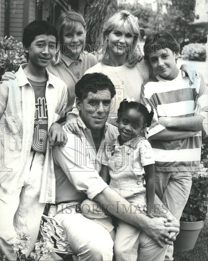 1986 Press Photo CBS-TV Elliott Gould Together We Stand - RRV70597- Historic Images