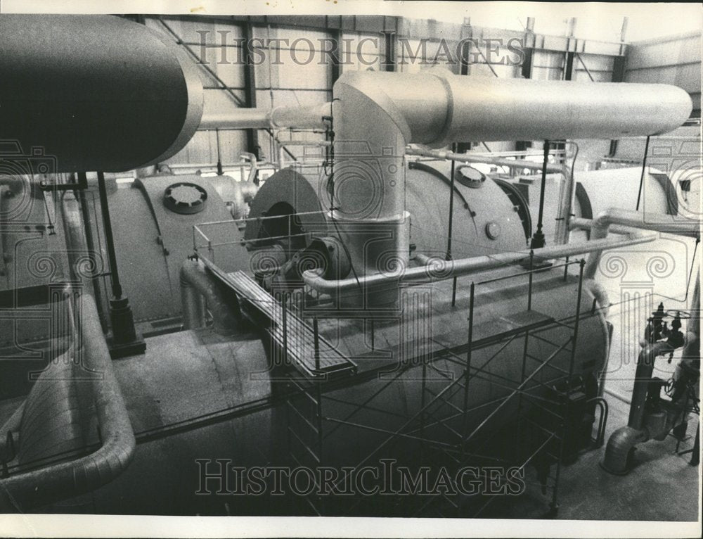 1975 Press Photo Tank reheats steam for more power - RRV70967- Historic Images