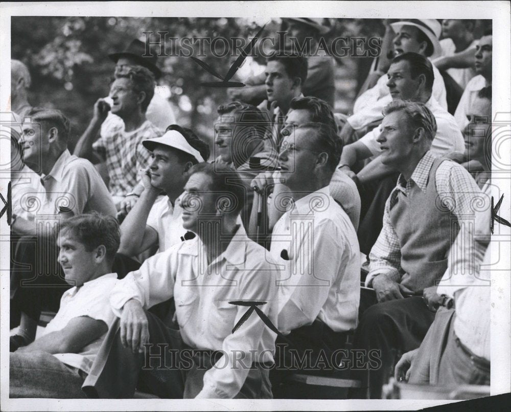 1947 Press Photo Golf Champs Hole in one Spectators - RRV73591