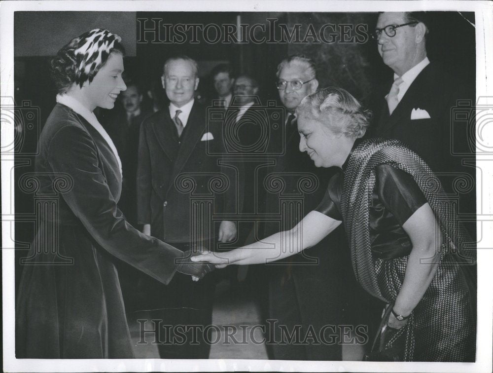 1955 Press Photo Queen Elizabeth Vijaya Lakshmi Pandit- Historic Images