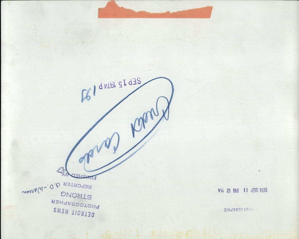 1974 Press Photo Picture Show Credit Cards Warren News - RRV91637