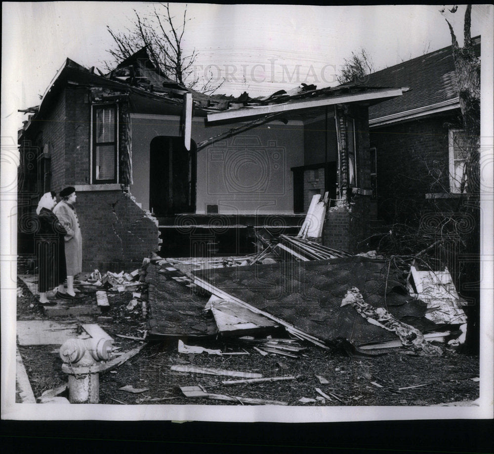 1961 Press Photo Damade Princeton Neighborhood Women - RRX00037- Historic Images