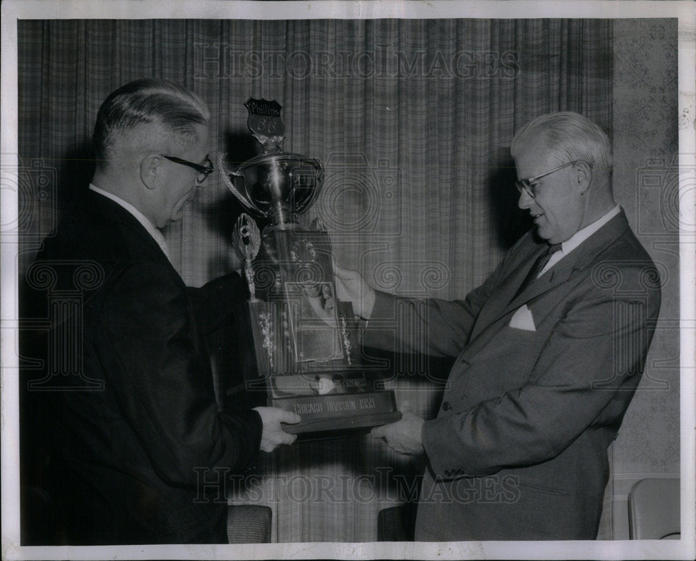 1960 Press Photo McBride Chicago Sale Manager Phillips - RRX00323- Historic Images