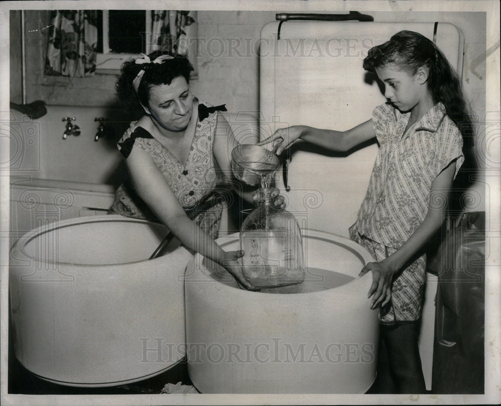 1955 Press Photo Elizabeth Donattello Water Shortage - RRX00491- Historic Images