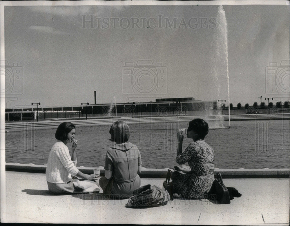 1965 Press Photo Navy Pier Park Chicago Plant City - RRX00535- Historic Images