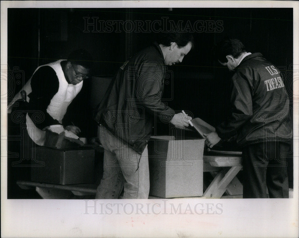 1989 Press Photo Federal agent Treasure Jonathan Penny - RRX00715- Historic Images