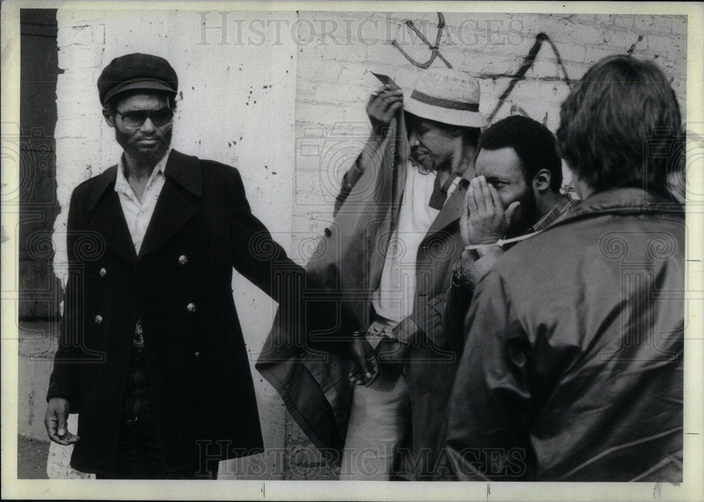 1981 Press Photo Police custody arrests drug dealing - RRX00807- Historic Images