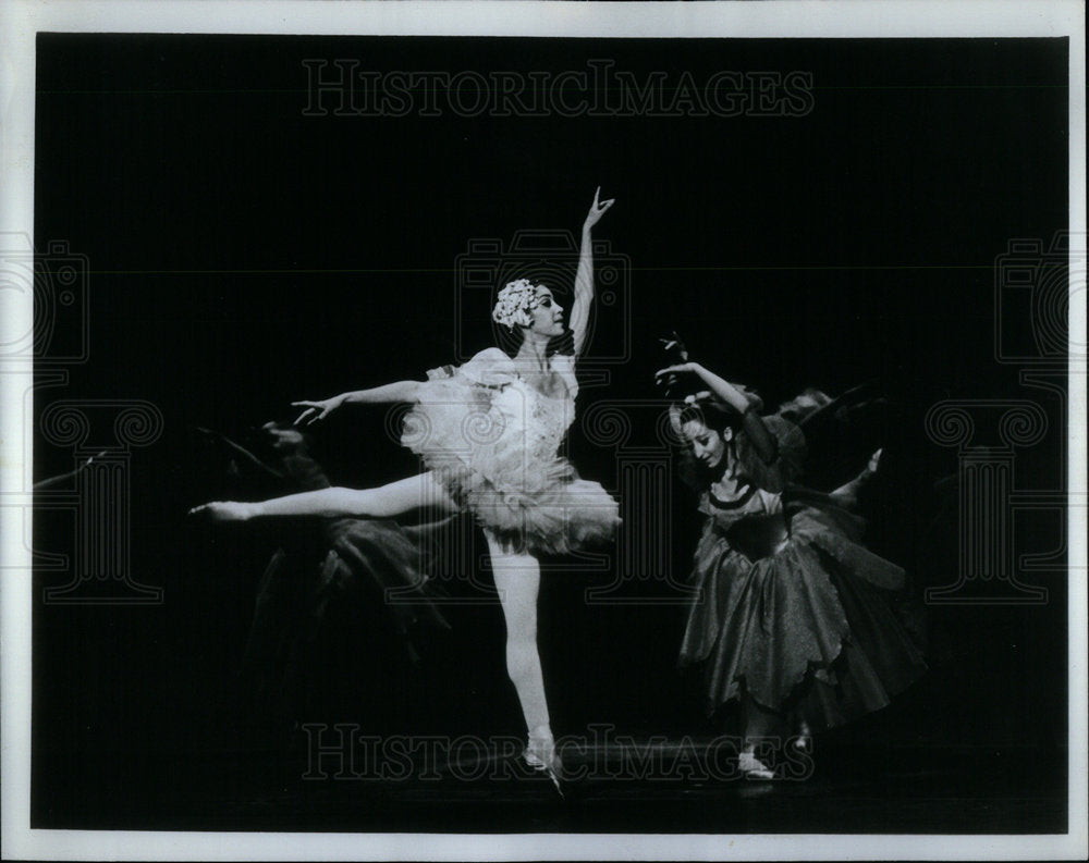 1970 Press Photo Hilda Morales Dew Drop Waltz flowers - RRX00943- Historic Images