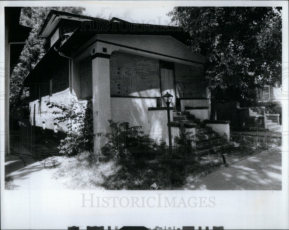1993 Press Photo West Quincy forced Drug House Sale - RRX01325- Historic Images