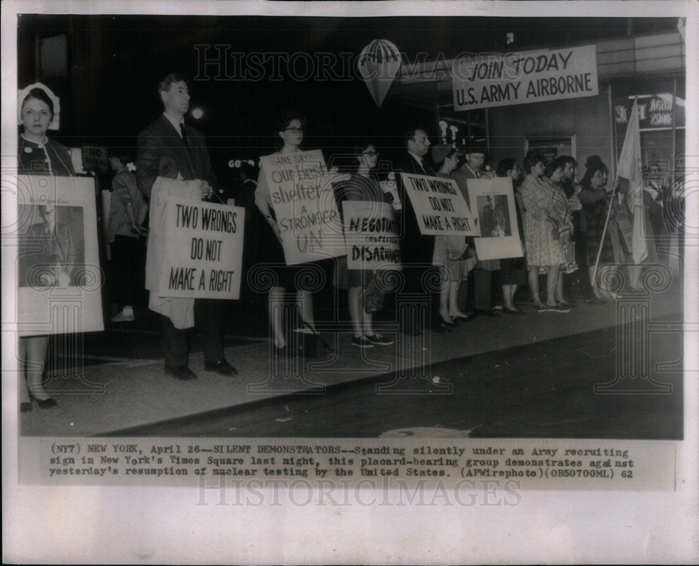 1962 Press Photo Army recruiting Silent Standing NY men - RRX01449- Historic Images