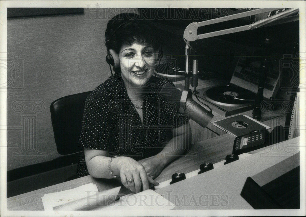 1981 Press Photo Action Mike Nighttime Metro Maria Mike - RRX01603- Historic Images