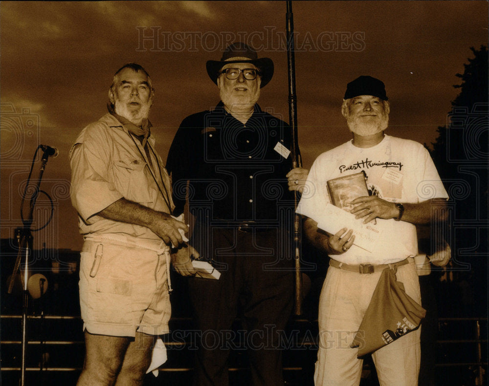 Press Photo Winers Ernest Hemingway Lookalike Chicago - RRX01853- Historic Images