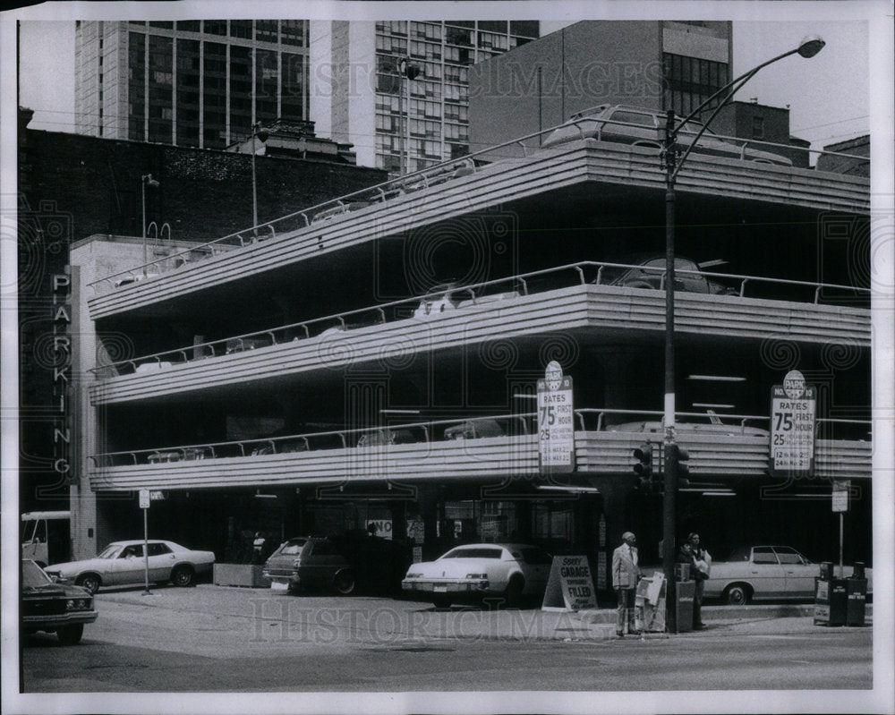 1974 Press Photo Exterior View Parking Garage Chicago - RRX02559