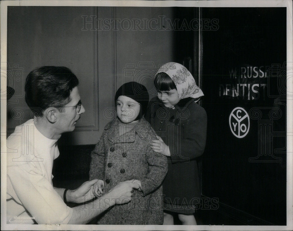 1951 Press Photo CYO Dentist With Two Patients - RRX02785- Historic Images