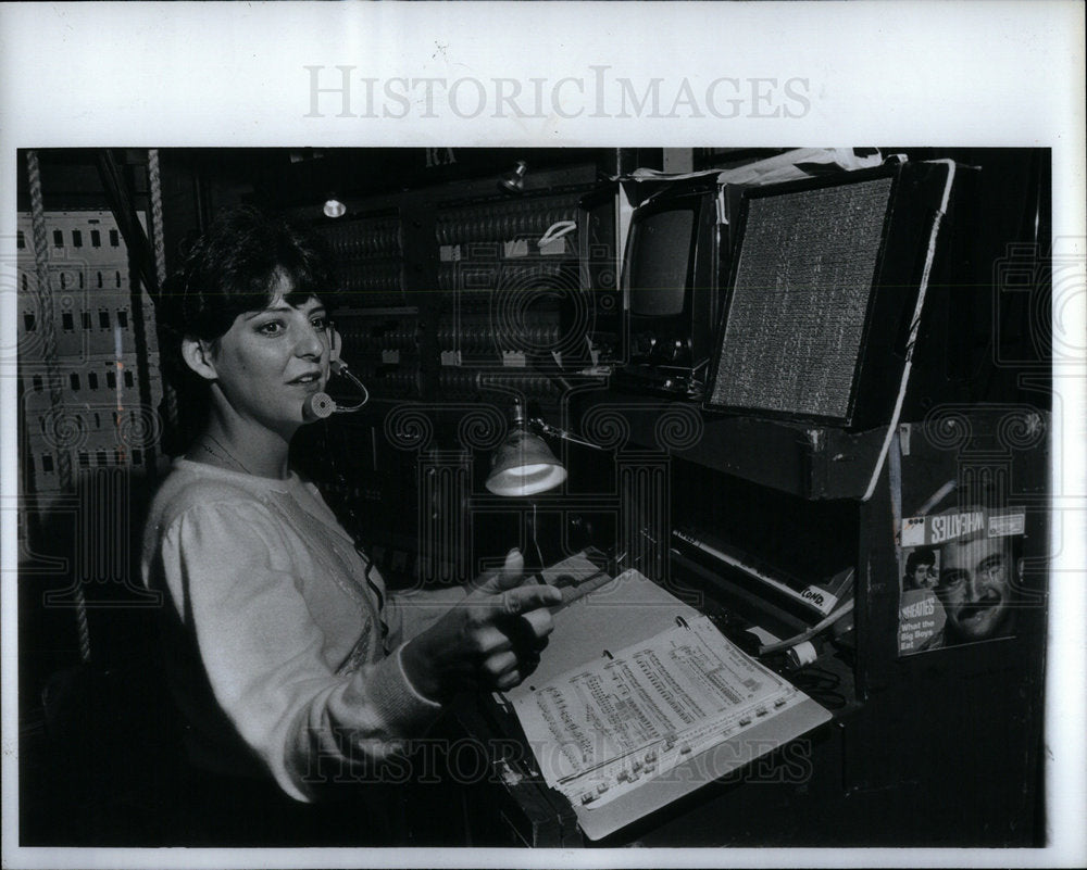 1985 Press Photo Stage Manager Peggy Sanbrie - RRX03029- Historic Images