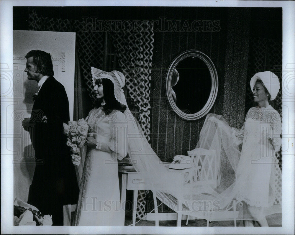 1971 Press Photo Plaza Suite Play Actors Bride Scene - RRX03267- Historic Images