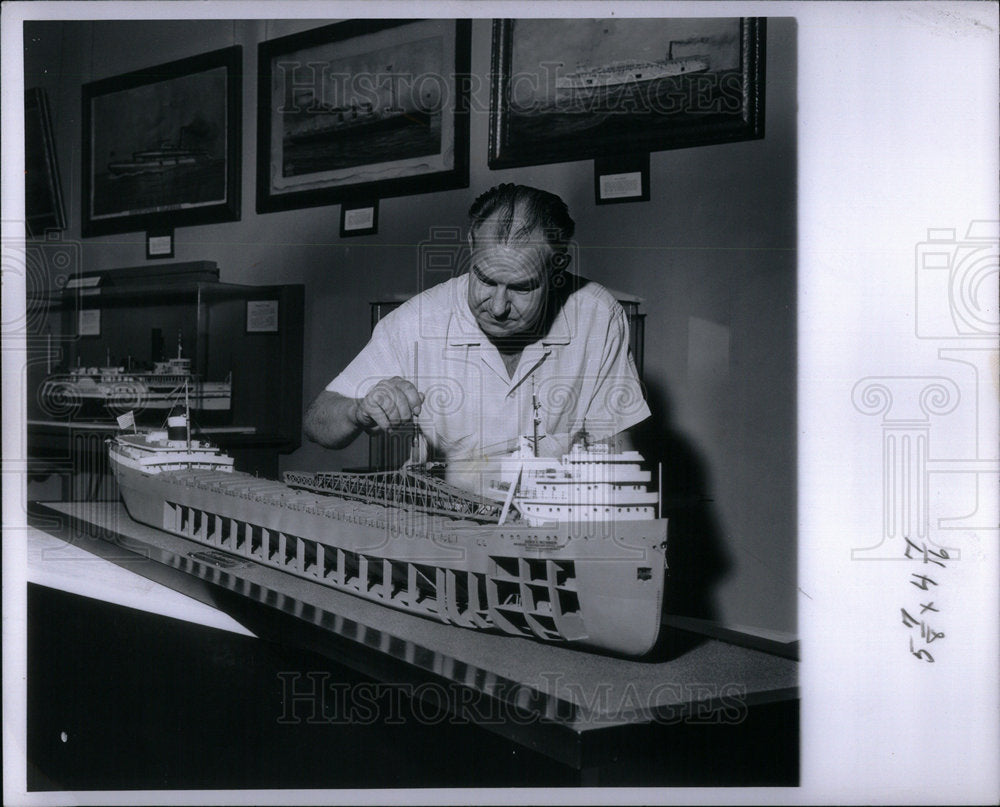 1960 Press Photo Fairbanks and Museum Model - RRX03719- Historic Images