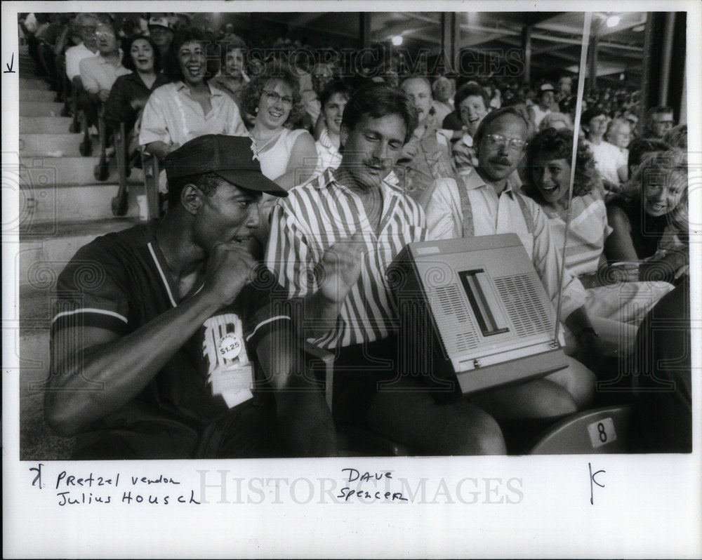 1988 Press Photo Pretzel vendor Julius Housch NBA game - RRX04493- Historic Images