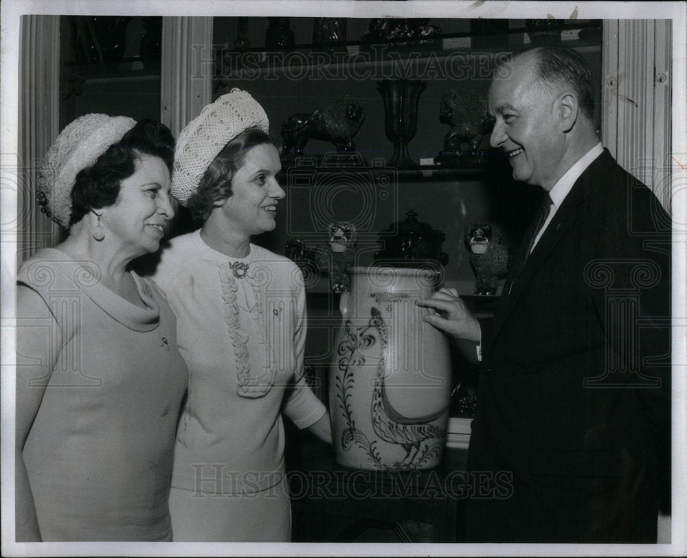 1969 Press Photo Museum Pres. Dr Donald Shelley - RRX05049- Historic Images