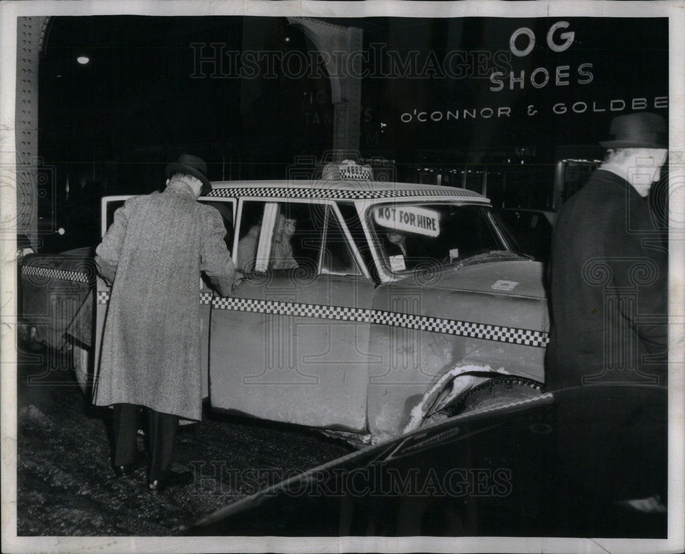 1962 Press Photo Palmer House cabdriver garage cabbie - RRX20183- Historic Images