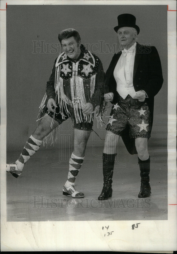 1971 Press Photo Liberace Art Carney Dean Martin Pants - RRX27835