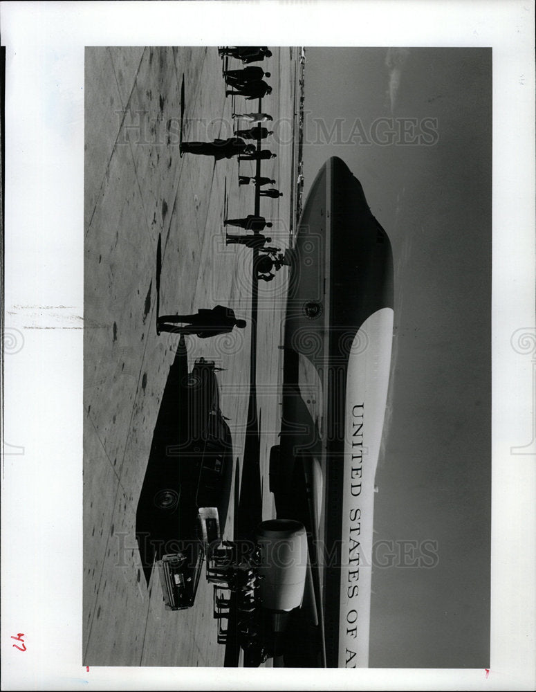 1990 Press Photo Presidential Planes Jerry Cleveland - RRX78545- Historic Images