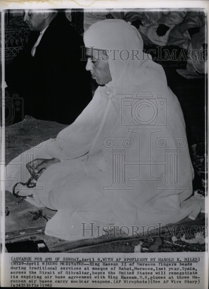 1962 Press Photo King Hassan II At Mosque Service- RSA00081- Historic Images