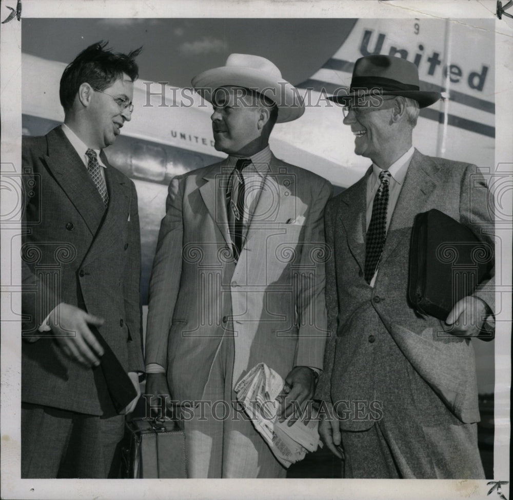 1950 Press Photo Representatives Arrive Denver- RSA01189- Historic Images